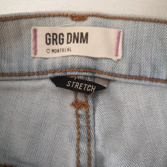 Garage Denim Stretch Ladies Size 9 Light Wash Distressed Jean Shorts - Picture 3 of 11